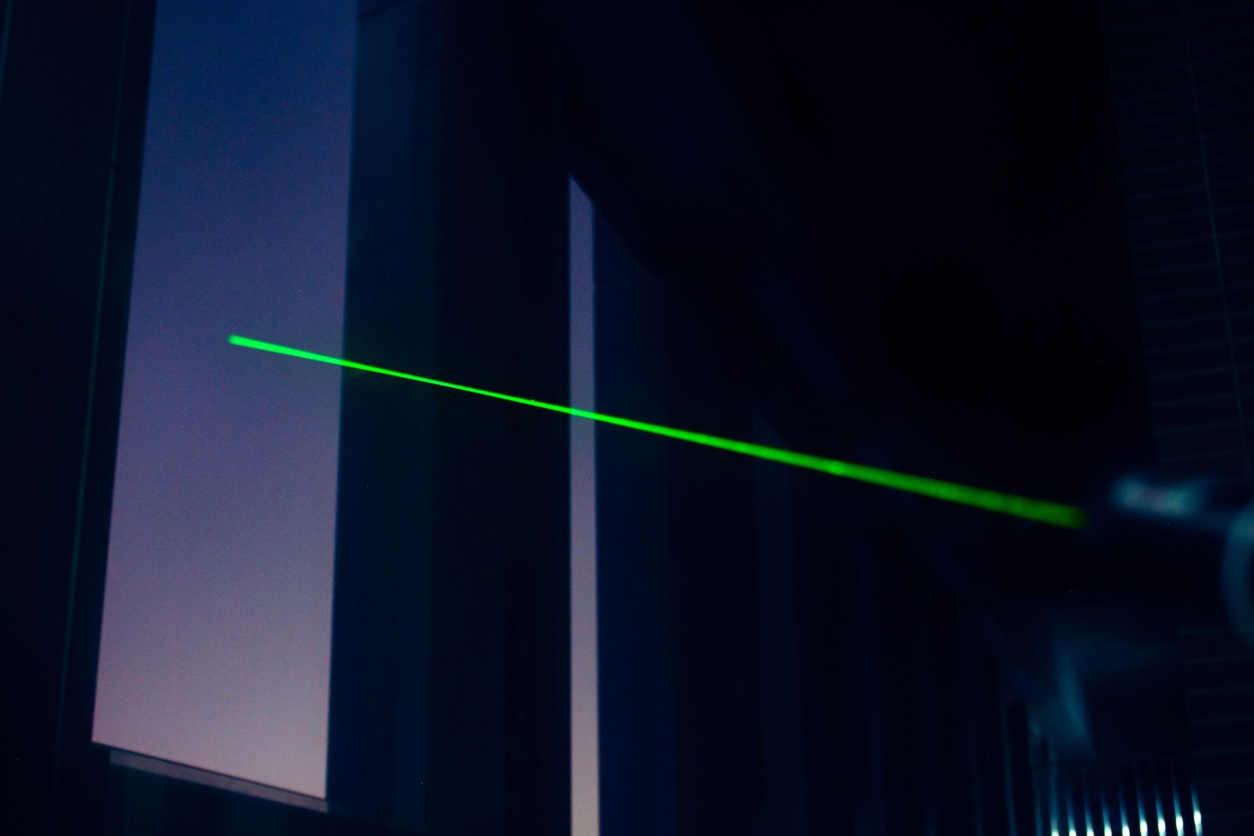 50mW 532nm Green Burning Laser Pointer ZoomableLens FlashlightShape